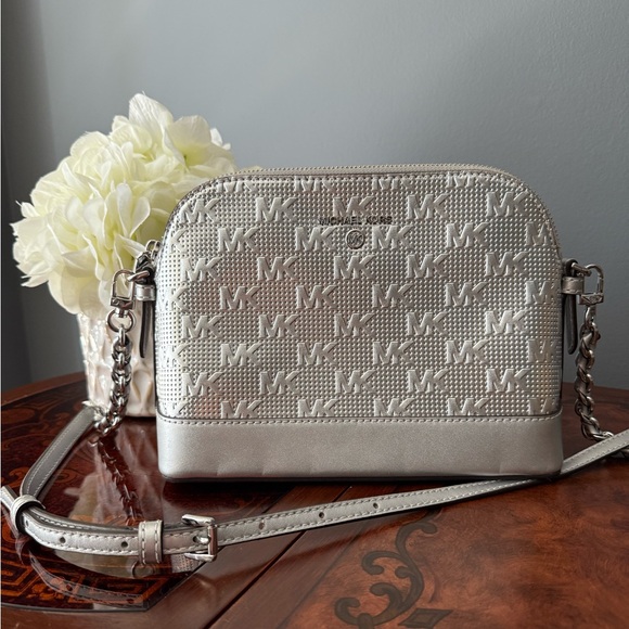 MICHAEL KORS Jet Set Dome Crossbody - Picture 1 of 10